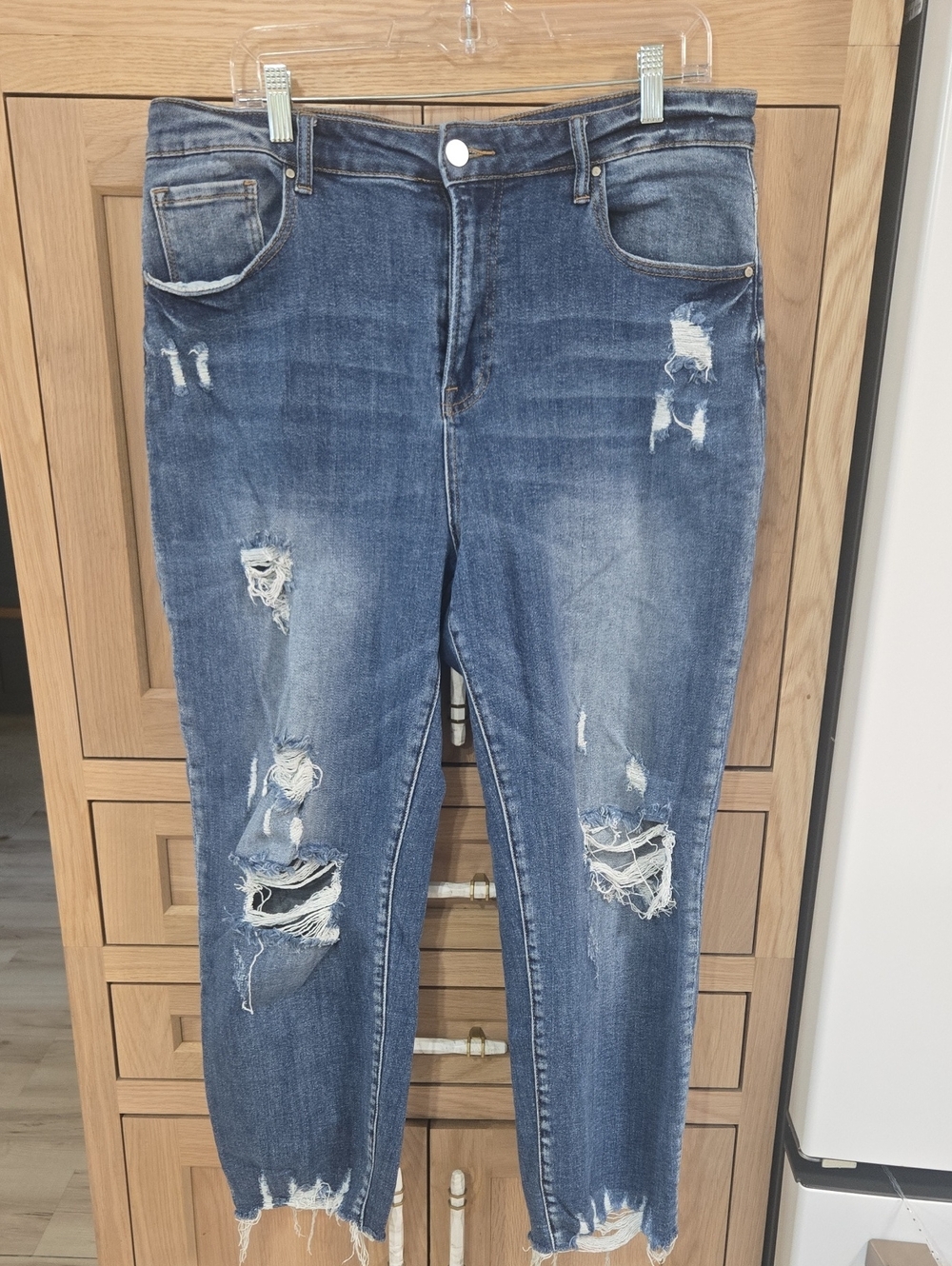 High-Rise Distressed Ankle Jeans - Washed Blue
